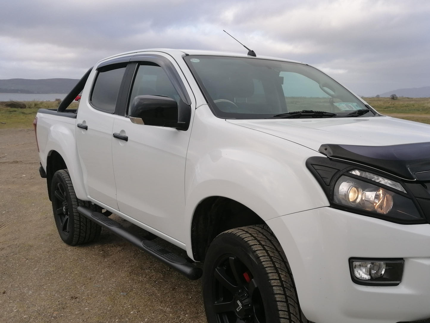 Auto Clover Wind Deflectors Set for Isuzu D-MAX 2012 - 2020 (4 pieces)