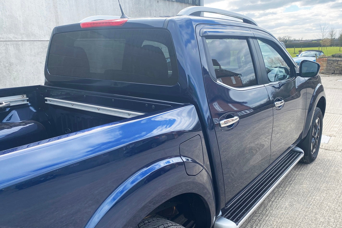 Auto Clover Wind Deflectors for Nissan Navara 2015+ Double Cab (4 pieces)
