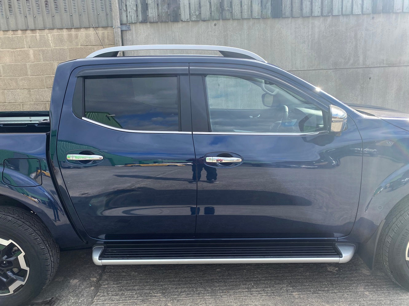 Auto Clover Wind Deflectors for Nissan Navara 2015+ Double Cab (4 pieces)