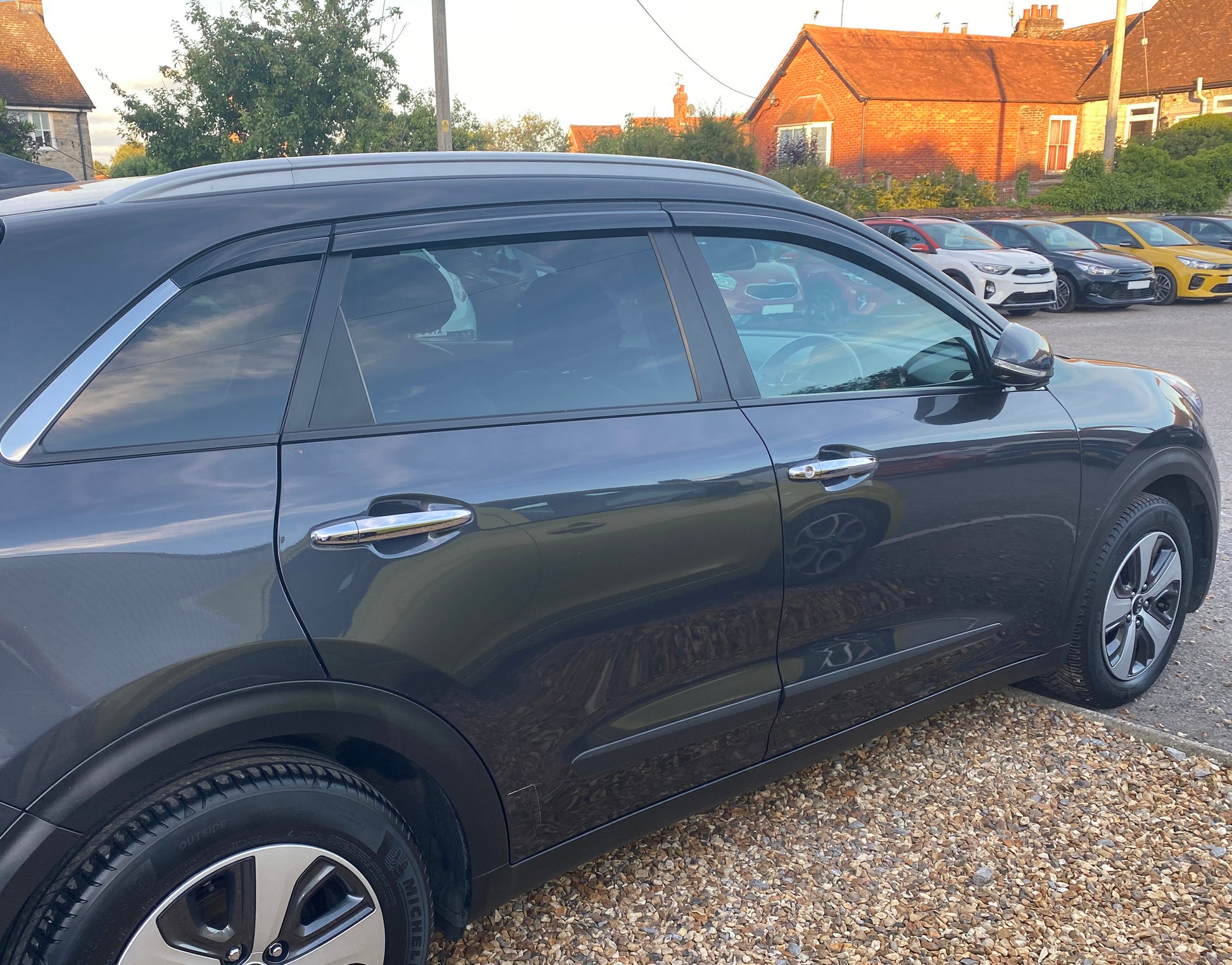 ClimAir Zijwindschermen Dark compatibel met Kia Niro II ( SG2 ClimAir Zijwindschermen Dark compatibel met Kia Niro II ( SG2