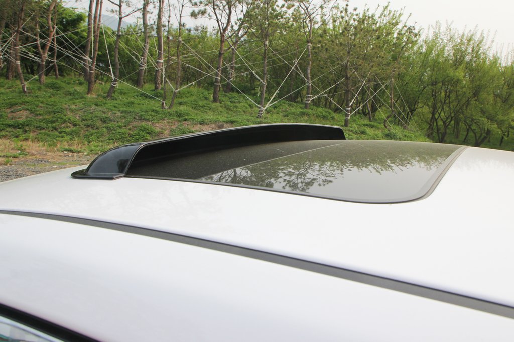 Type 2 Roof Wind Deflector / Sunroof Visor - Dark Smoke, 38.5" (980mm) For Mid-Size Vehicles